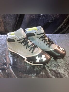 Mens Like New Under Armour Baseball Cleats